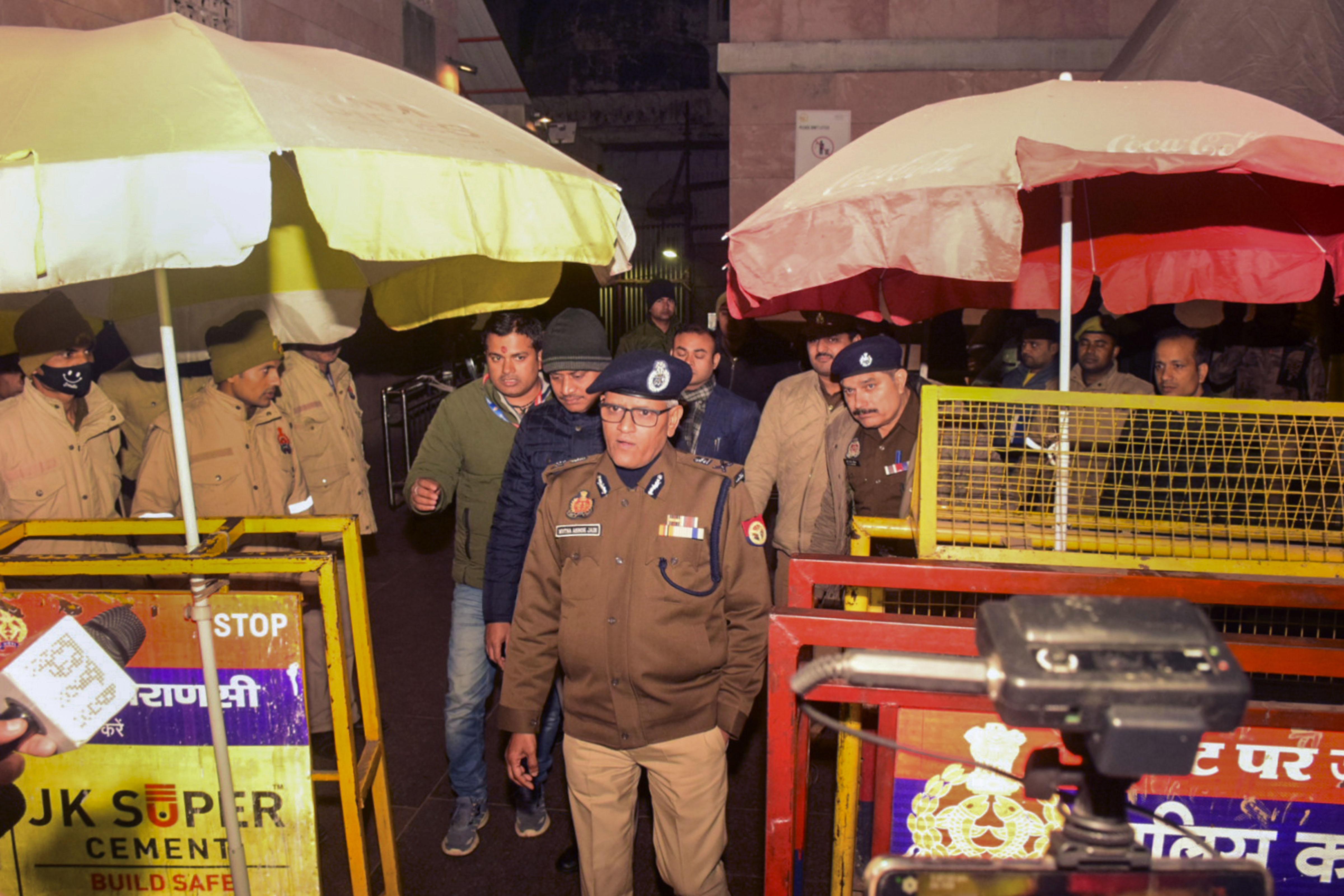 https://salarnews.in/public/uploads/images/newsimages/maannewsimage01022024_164905_gyanvapi_mosque2.jpg