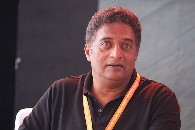 https://salarnews.in/public/uploads/images/newsimages/maannewsimage01022025_212734_640px-Prakash_Raj_at_KLF_18_kozhikode.jpg