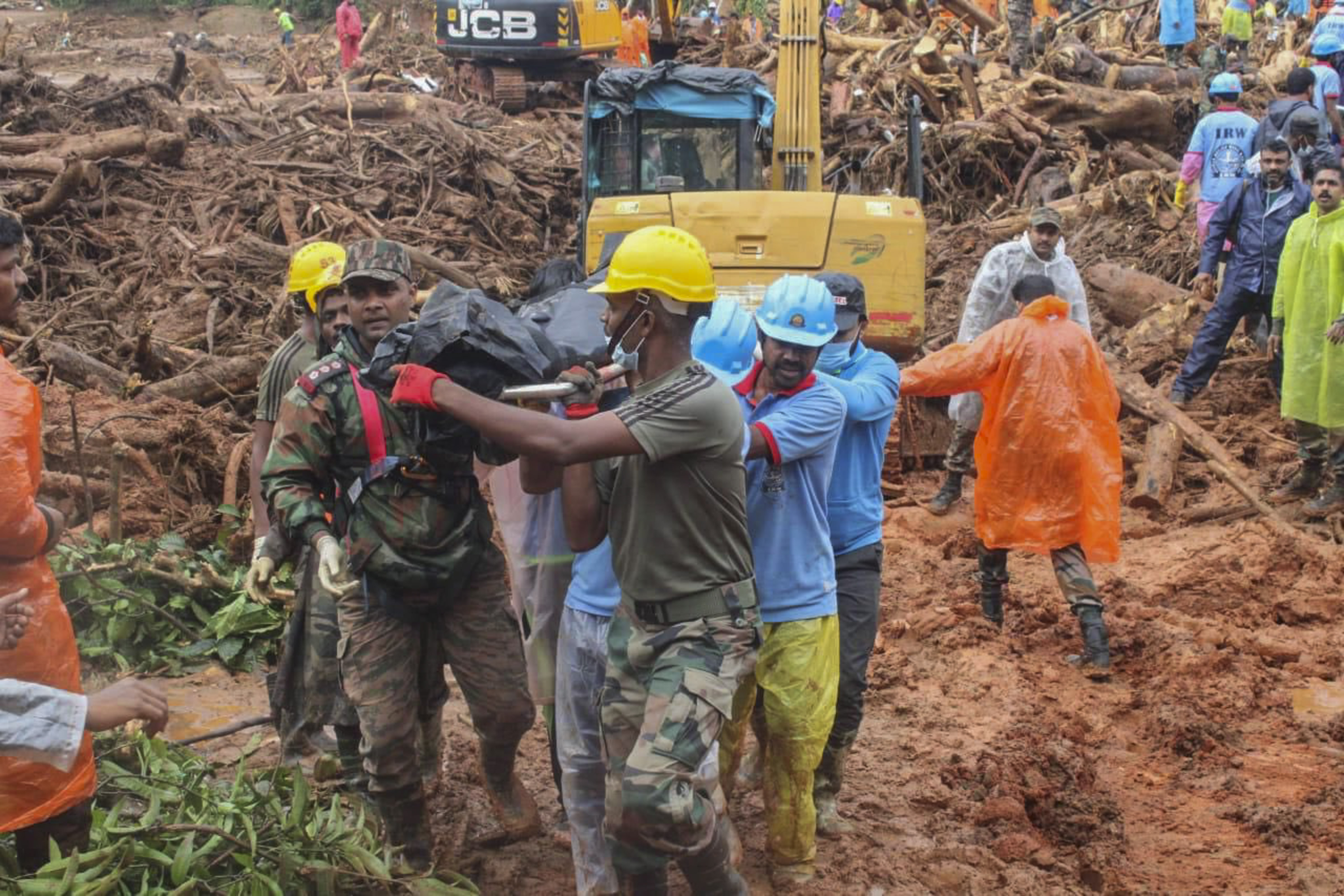 https://salarnews.in/public/uploads/images/newsimages/maannewsimage01082024_151628_wayanad_landslide.jpg