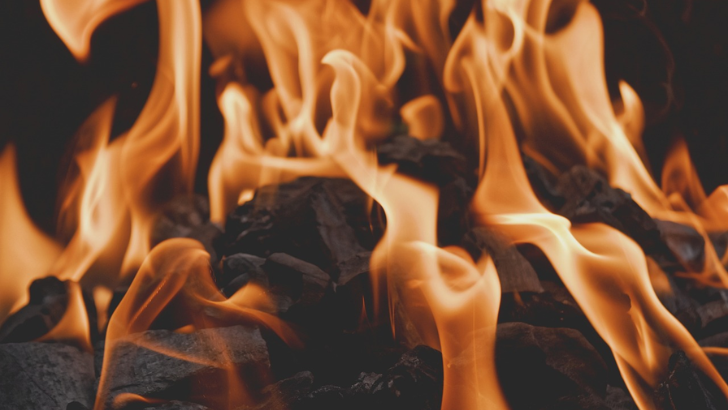 https://salarnews.in/public/uploads/images/newsimages/maannewsimage01092025_173230_Fire.png