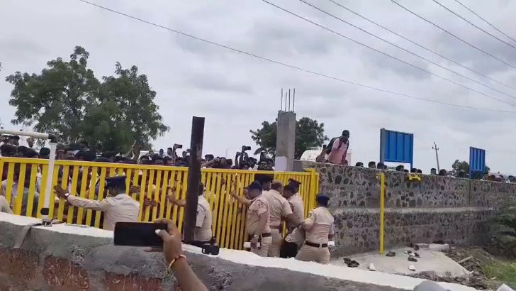 https://salarnews.in/public/uploads/images/newsimages/maannewsimage02082026_220353_Protest.jpg