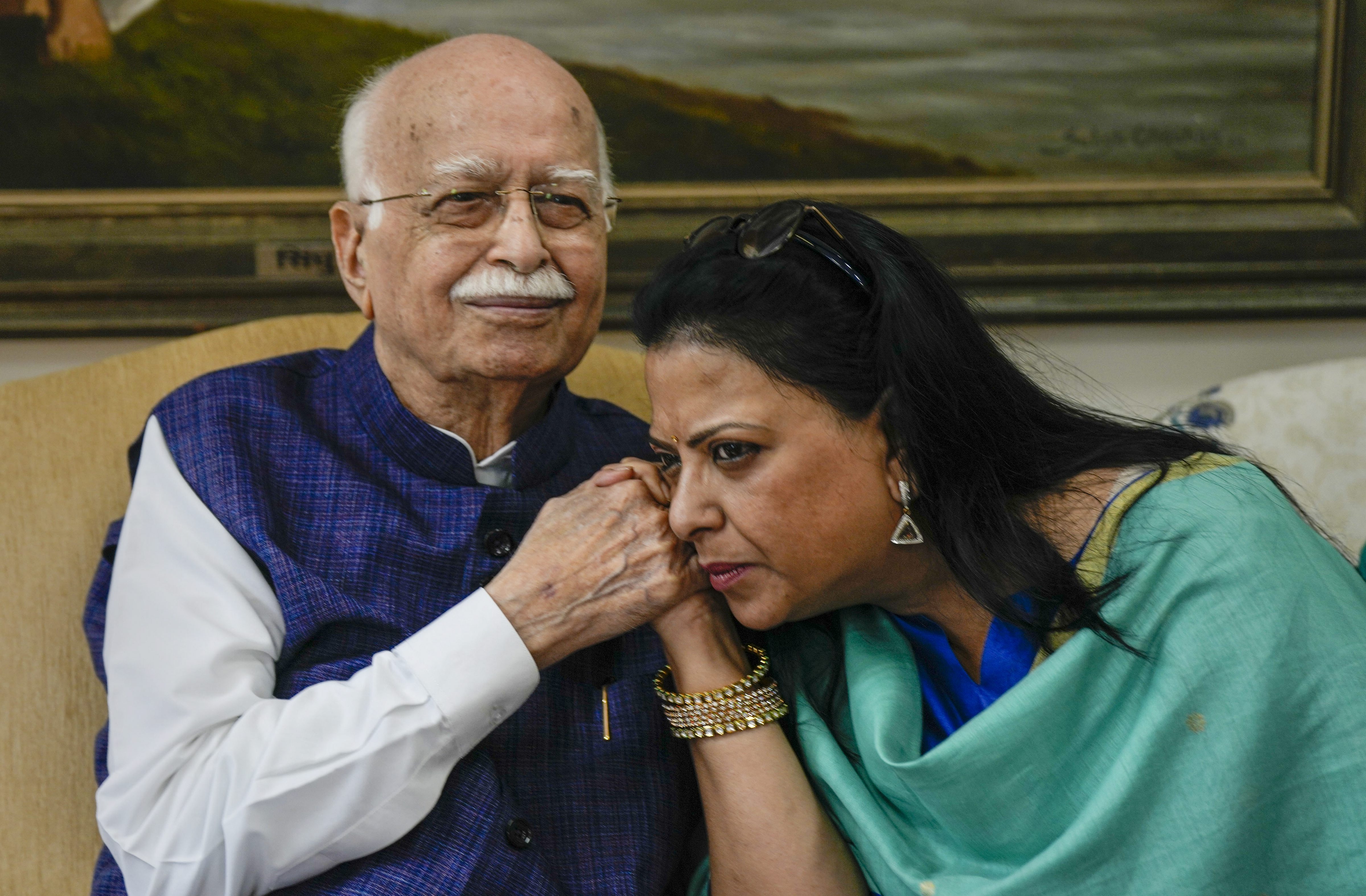 https://salarnews.in/public/uploads/images/newsimages/maannewsimage03022024_142016_advani.jpg