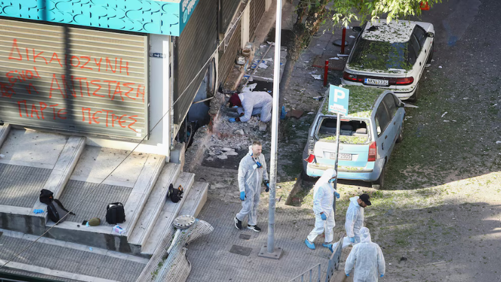 https://salarnews.in/public/uploads/images/newsimages/maannewsimage03052025_152916_bombgreece.png