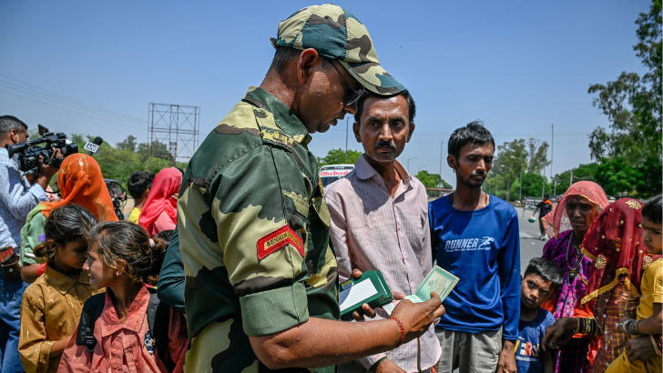 https://salarnews.in/public/uploads/images/newsimages/maannewsimage03052025_211538_pakantai.png