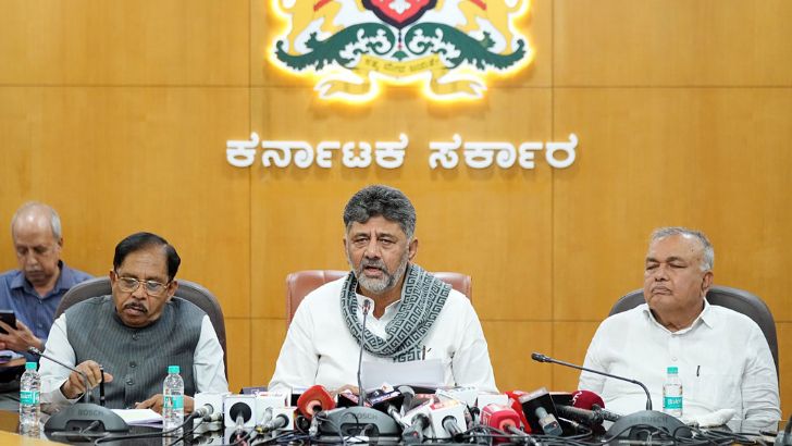 https://salarnews.in/public/uploads/images/newsimages/maannewsimage03082026_155301_Shivakumar.jpg