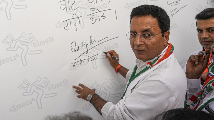 https://salarnews.in/public/uploads/images/newsimages/maannewsimage03102025_173401_Surjewala.png