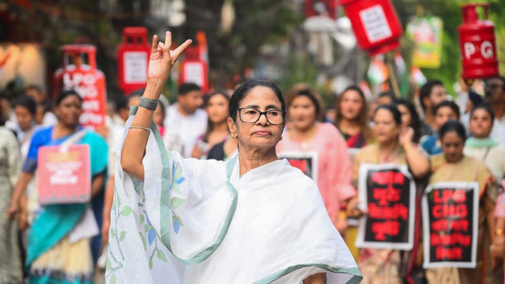 https://salarnews.in/public/uploads/images/newsimages/maannewsimage04062026_183937_Mamata.png