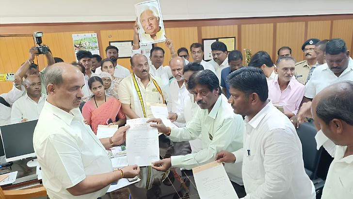 https://salarnews.in/public/uploads/images/newsimages/maannewsimage04082026_221655_Patil.jpg