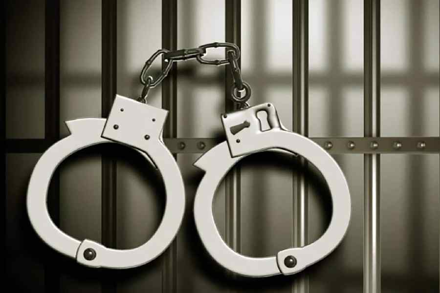 https://salarnews.in/public/uploads/images/newsimages/maannewsimage05052025_212735_arrest.jpg