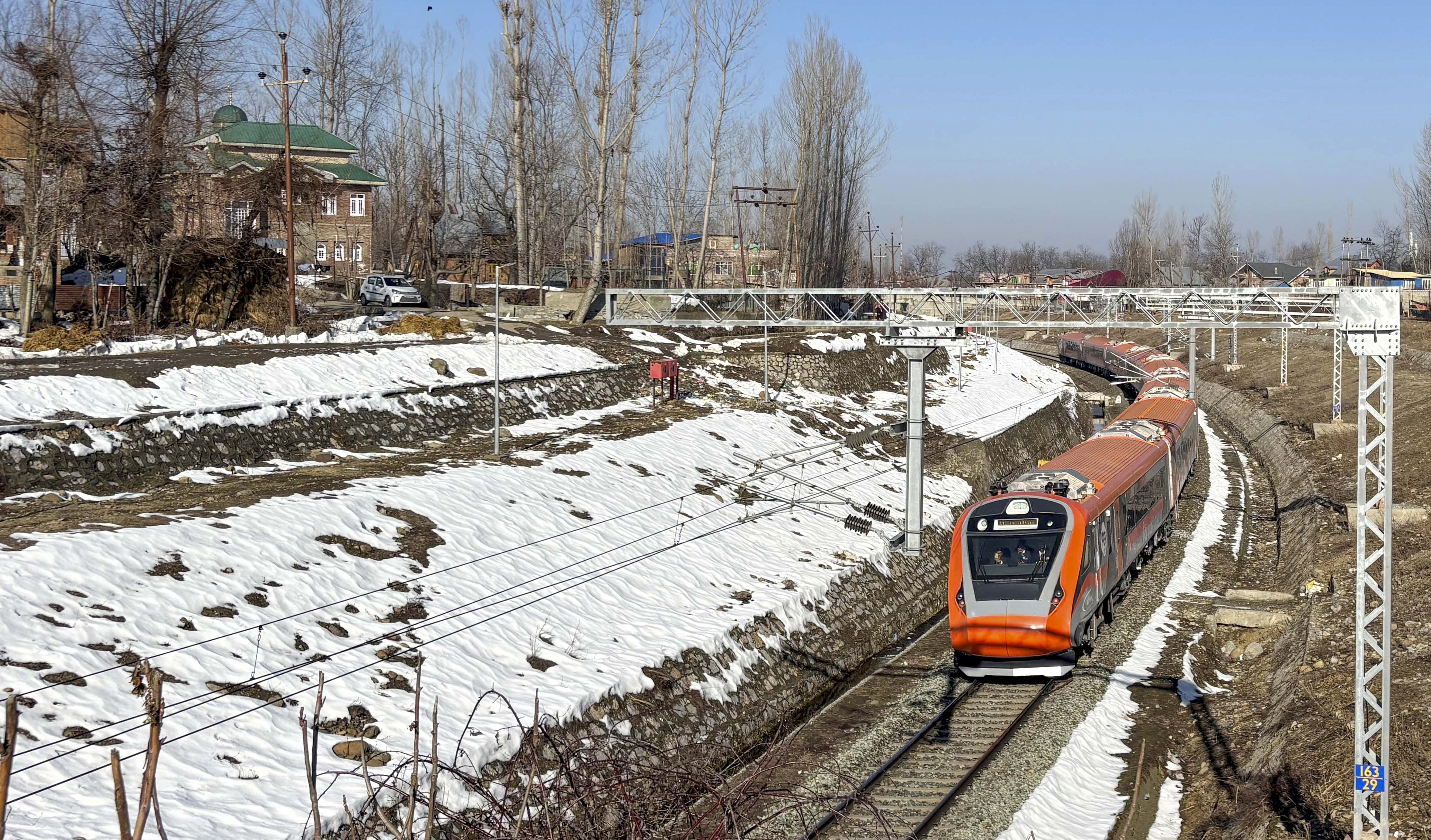 https://salarnews.in/public/uploads/images/newsimages/maannewsimage05062025_191144_PTI01_25_2025_000222B.jpg
