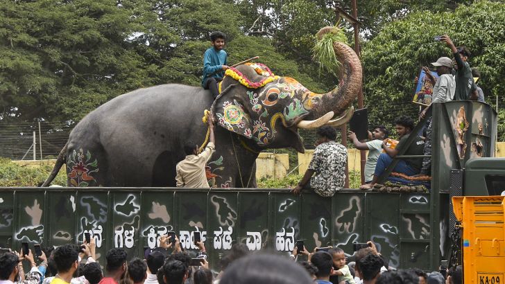 https://salarnews.in/public/uploads/images/newsimages/maannewsimage05092026_175119_abhimanyu.jpg