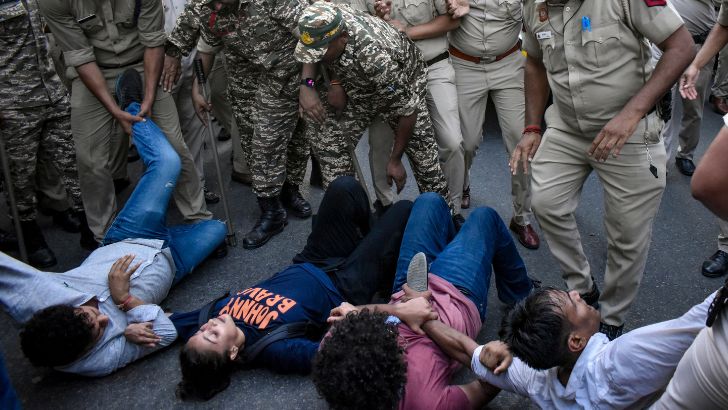 https://salarnews.in/public/uploads/images/newsimages/maannewsimage05102026_171644_Protest.jpg