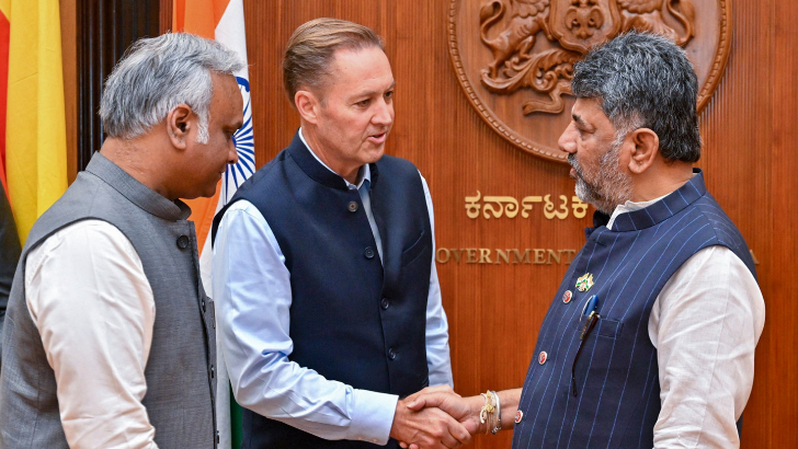 https://salarnews.in/public/uploads/images/newsimages/maannewsimage06082026_172250_Anthropic.png