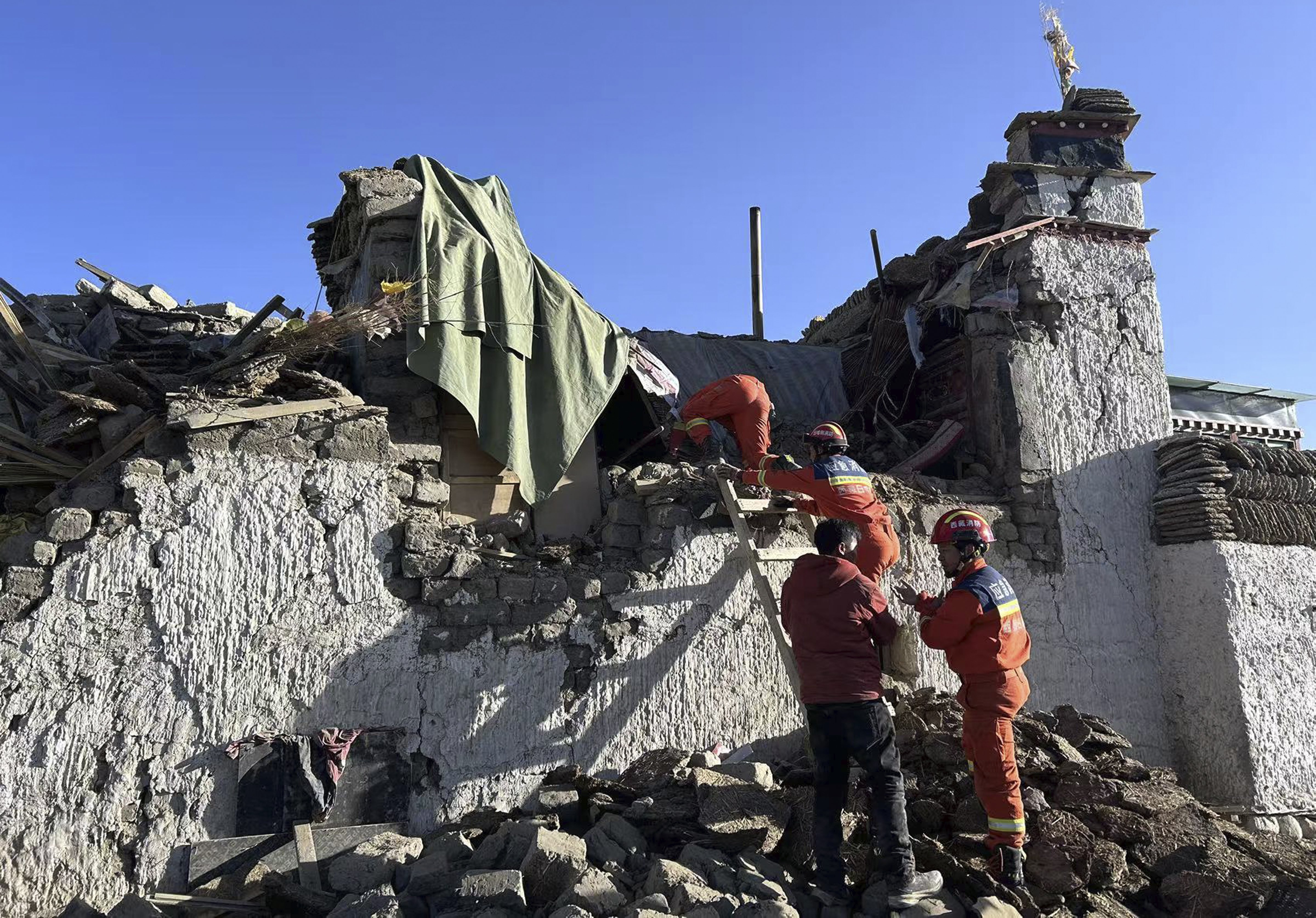 https://salarnews.in/public/uploads/images/newsimages/maannewsimage07012025_154632_earthquake.jpg