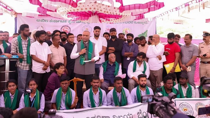 https://salarnews.in/public/uploads/images/newsimages/maannewsimage07082026_220909_Kharge.jpg