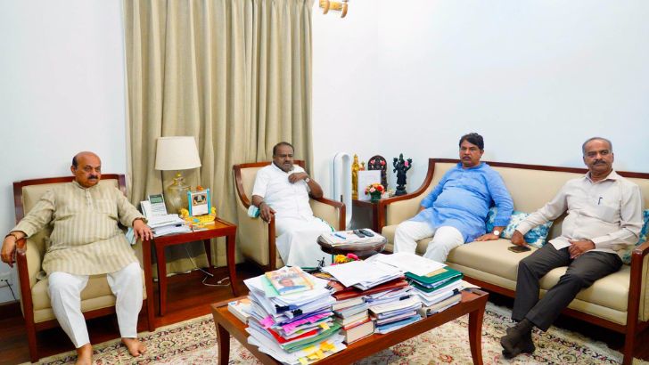 https://salarnews.in/public/uploads/images/newsimages/maannewsimage08082026_204045_Kumaraswamy.jpg