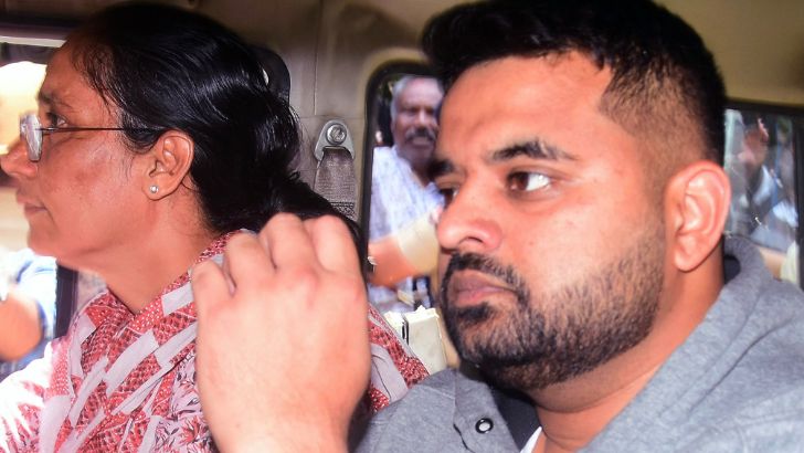 https://salarnews.in/public/uploads/images/newsimages/maannewsimage08092025_014505_Prajwal.jpg