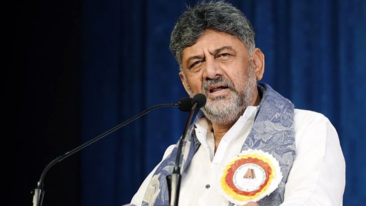 https://salarnews.in/public/uploads/images/newsimages/maannewsimage10082026_211325_Shivakumar.jpg