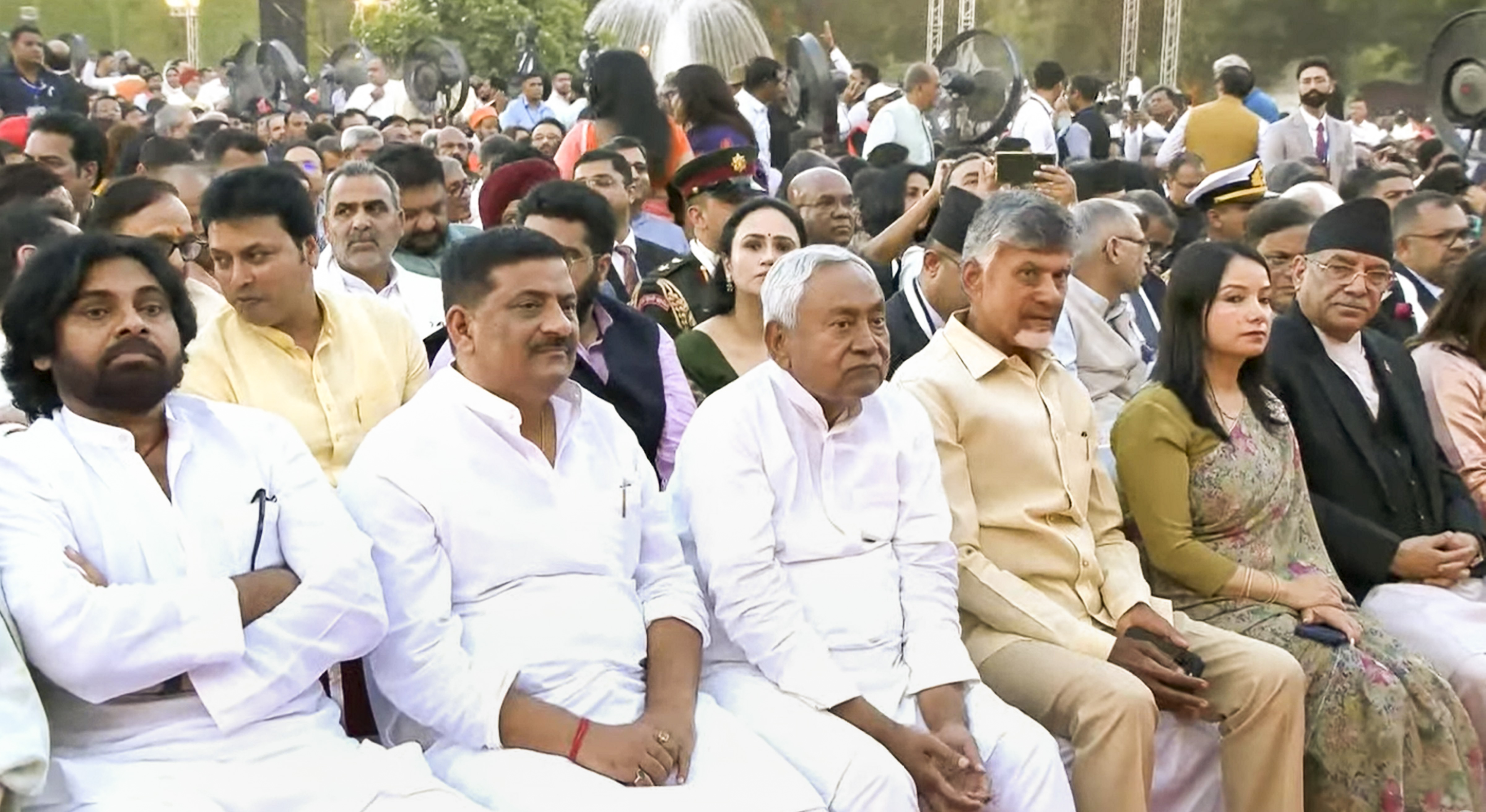 https://salarnews.in/public/uploads/images/newsimages/maannewsimage11062024_150945_naidu.jpg