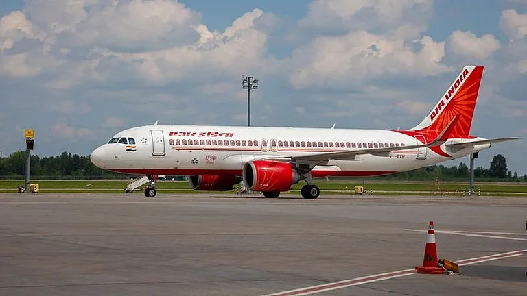 https://salarnews.in/public/uploads/images/newsimages/maannewsimage13052026_164555_Air-India-111zon.webp