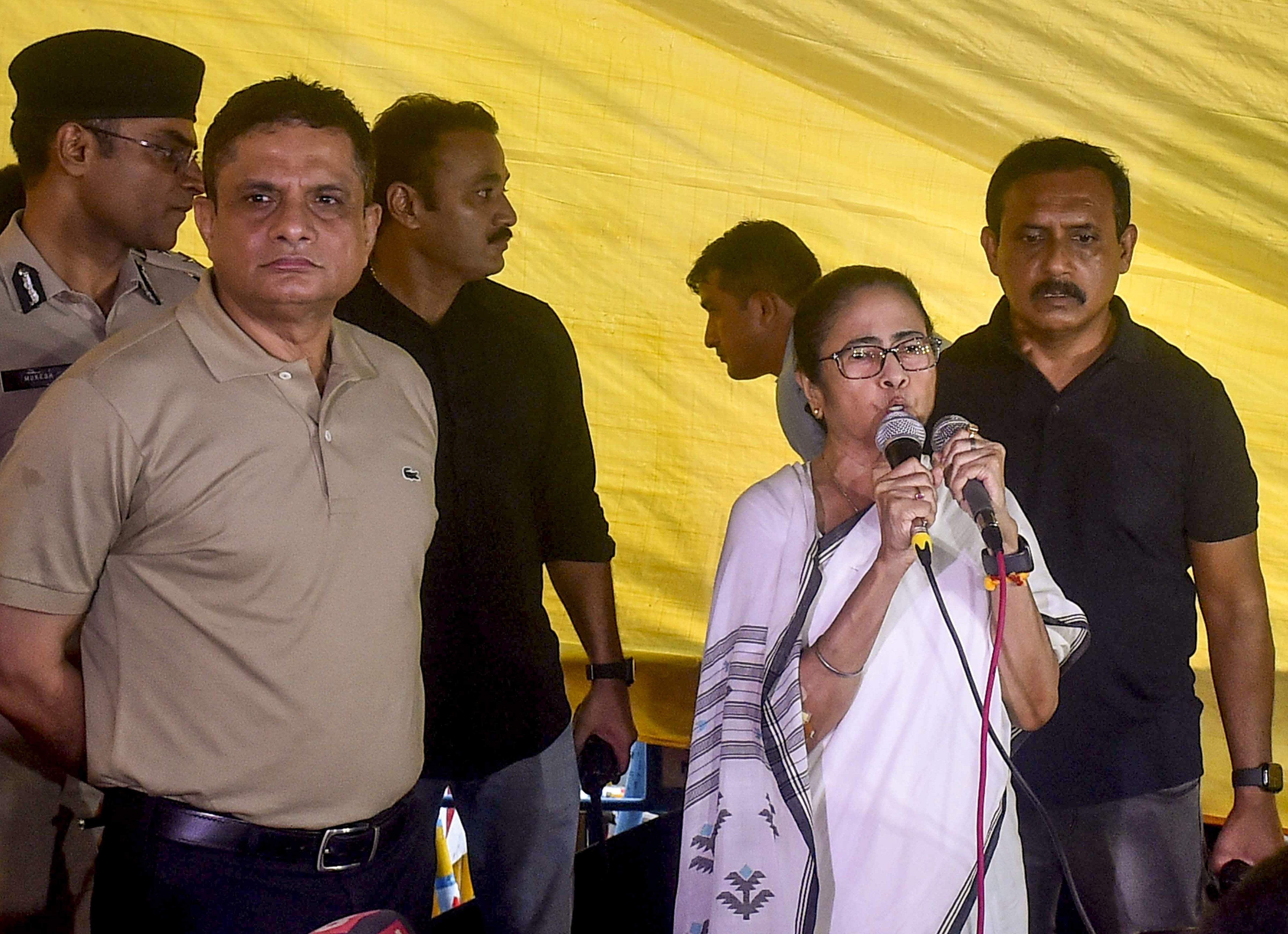 https://salarnews.in/public/uploads/images/newsimages/maannewsimage14092024_155845_mamata.jpg