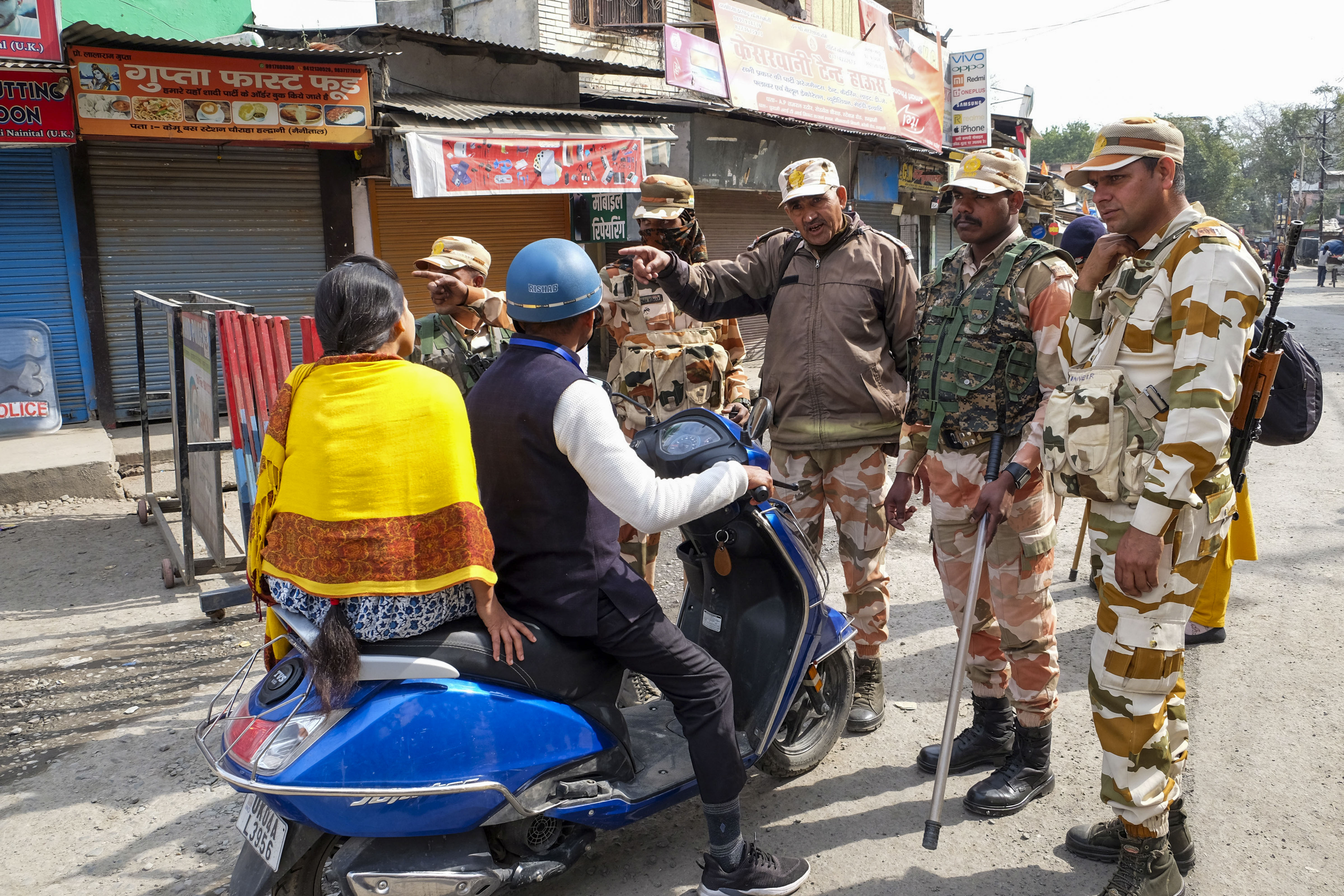 https://salarnews.in/public/uploads/images/newsimages/maannewsimage15022024_160347_haldwani_curfew1.jpg