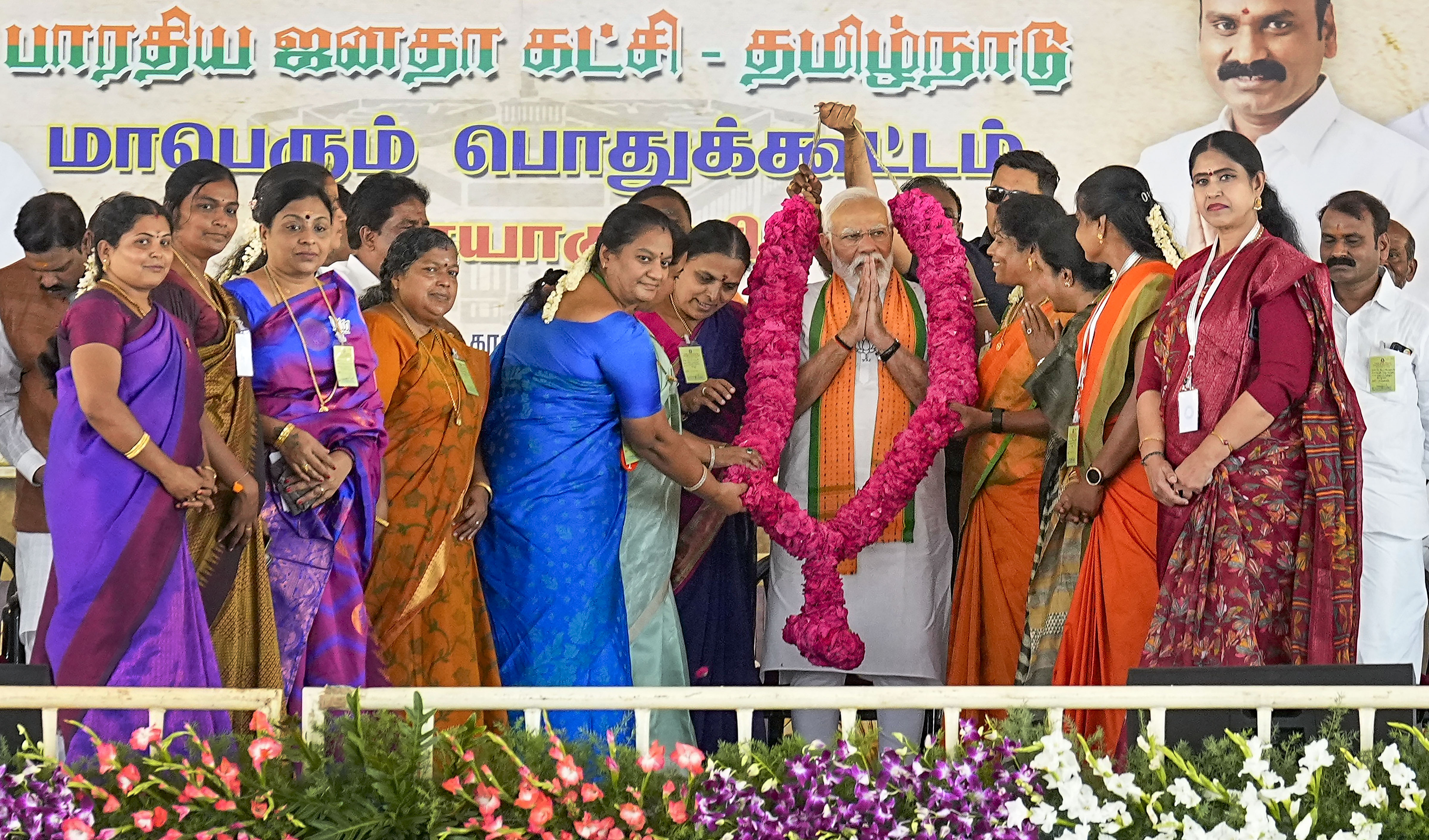 https://salarnews.in/public/uploads/images/newsimages/maannewsimage15032024_151530_modi1.jpg