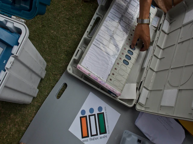 https://salarnews.in/public/uploads/images/newsimages/maannewsimage15052024_151812_election-commission-vvpat-evms.webp