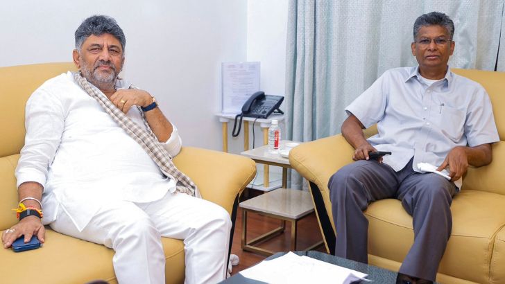 https://salarnews.in/public/uploads/images/newsimages/maannewsimage17072026_161431_Jarkiholi.jpg