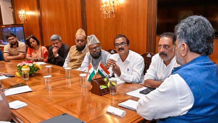 https://salarnews.in/public/uploads/images/newsimages/maannewsimage17082026_214809_Shivakumar.jpg