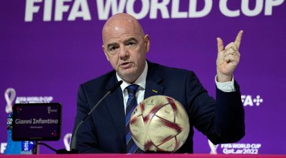 https://salarnews.in/public/uploads/images/newsimages/maannewsimage17122025_163702_Gianni-Infantino.jpg