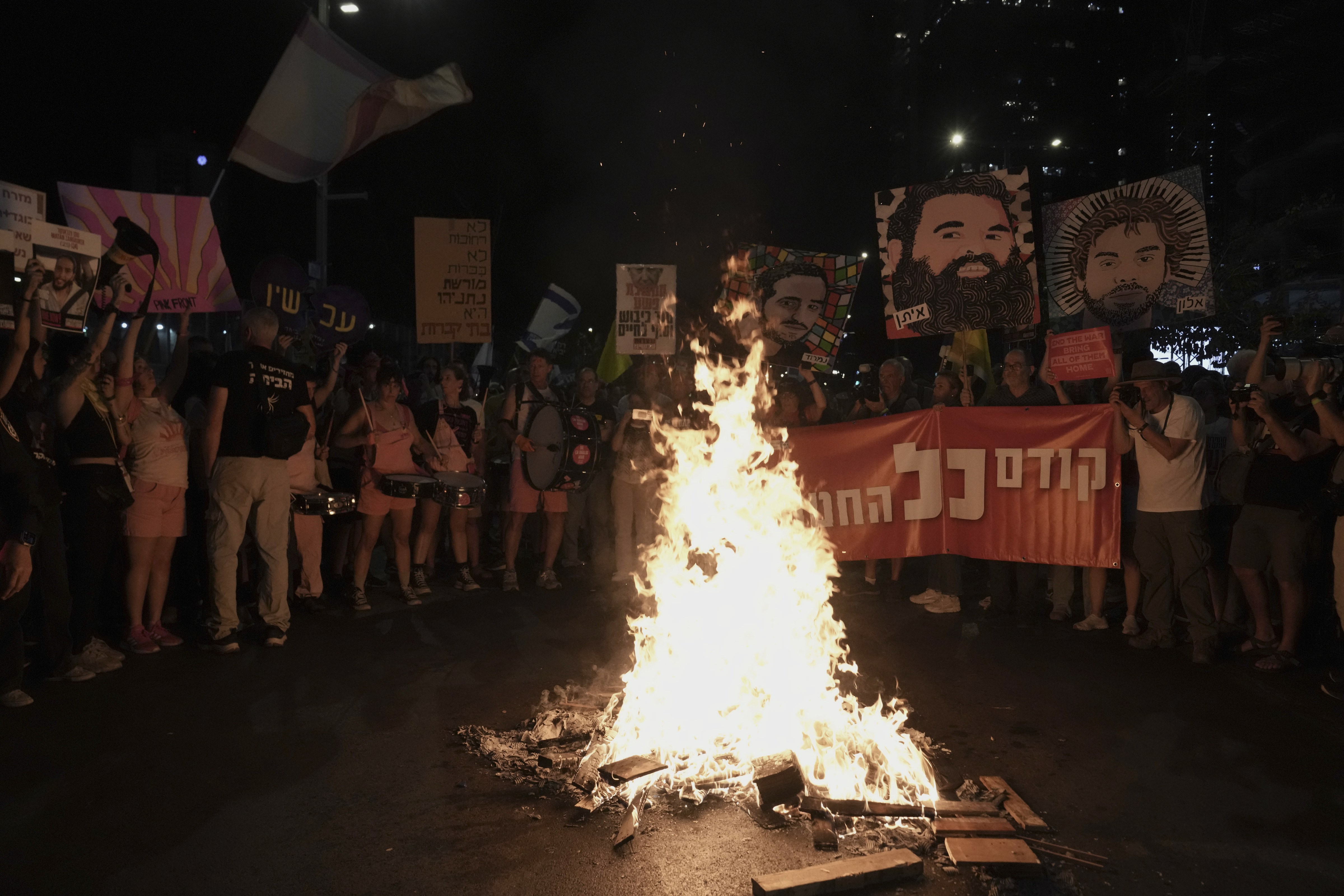 https://salarnews.in/public/uploads/images/newsimages/maannewsimage18052025_151627_AP05_18_2025_000038B.jpg
