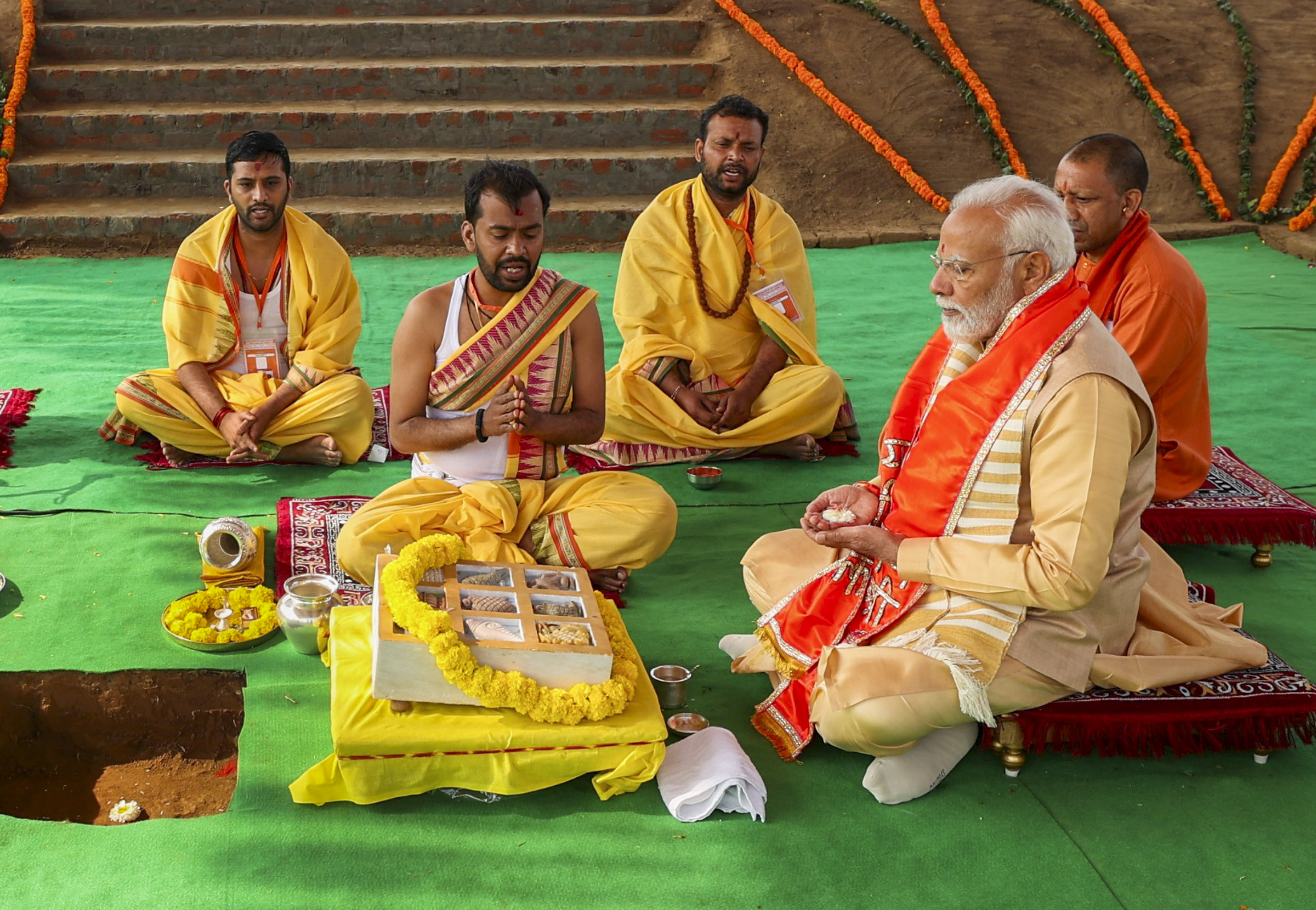 https://salarnews.in/public/uploads/images/newsimages/maannewsimage19022024_144922_modi.jpg