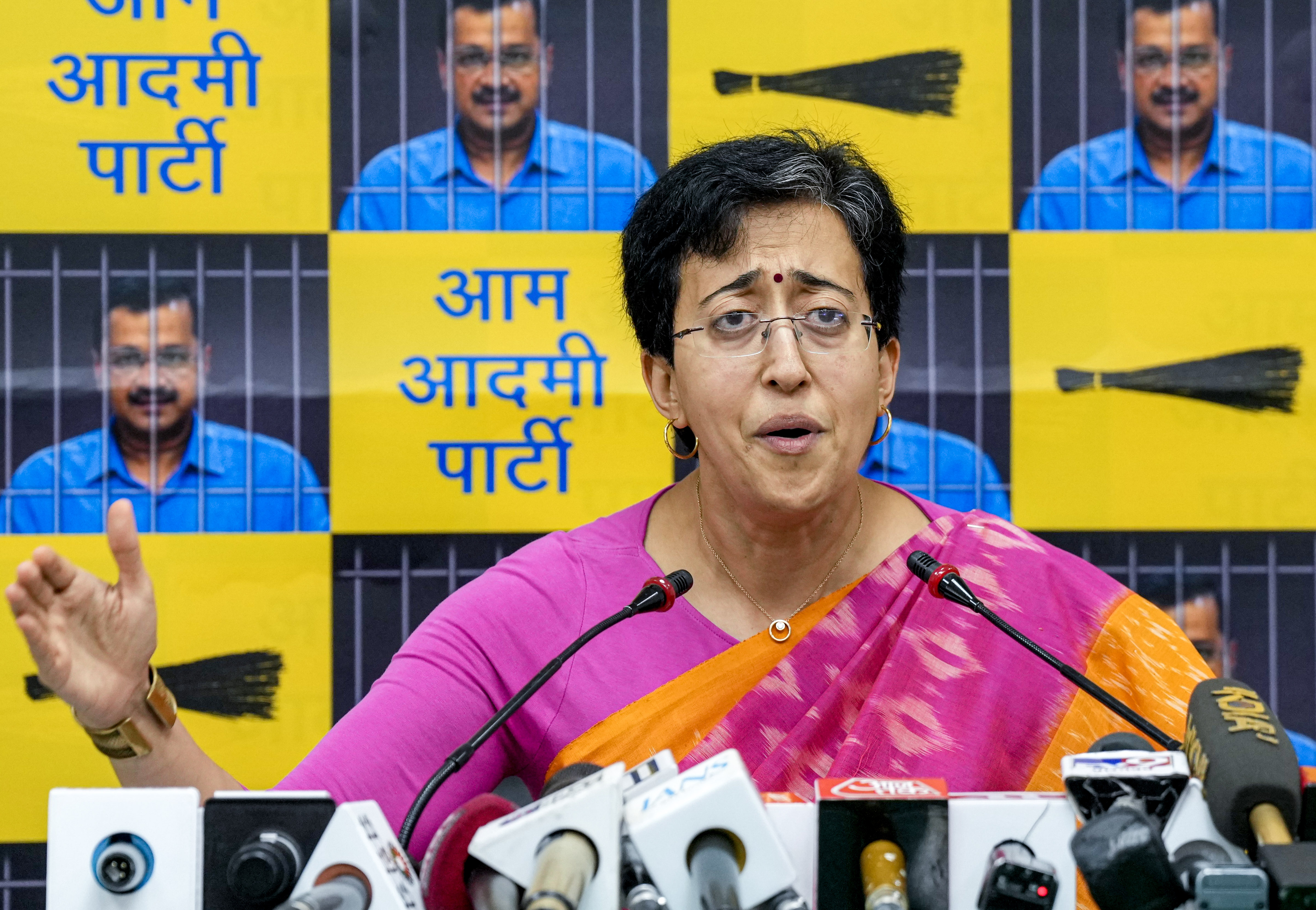 https://salarnews.in/public/uploads/images/newsimages/maannewsimage19062024_171924_atishi.jpg