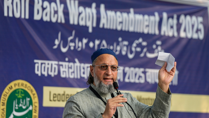 https://salarnews.in/public/uploads/images/newsimages/maannewsimage19102025_163519_Owaisi.png