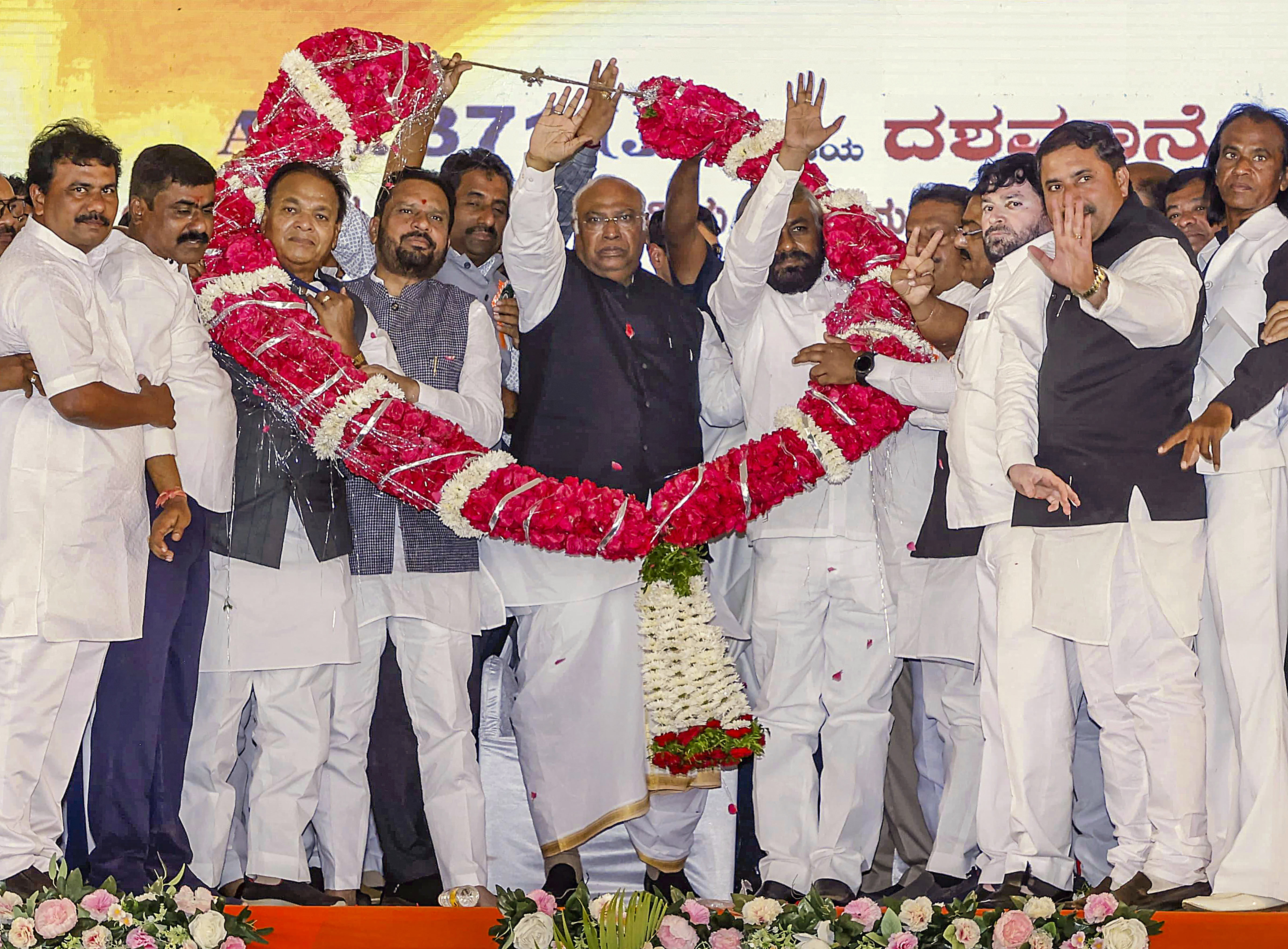 https://salarnews.in/public/uploads/images/newsimages/maannewsimage20022024_215834_kharge.jpg