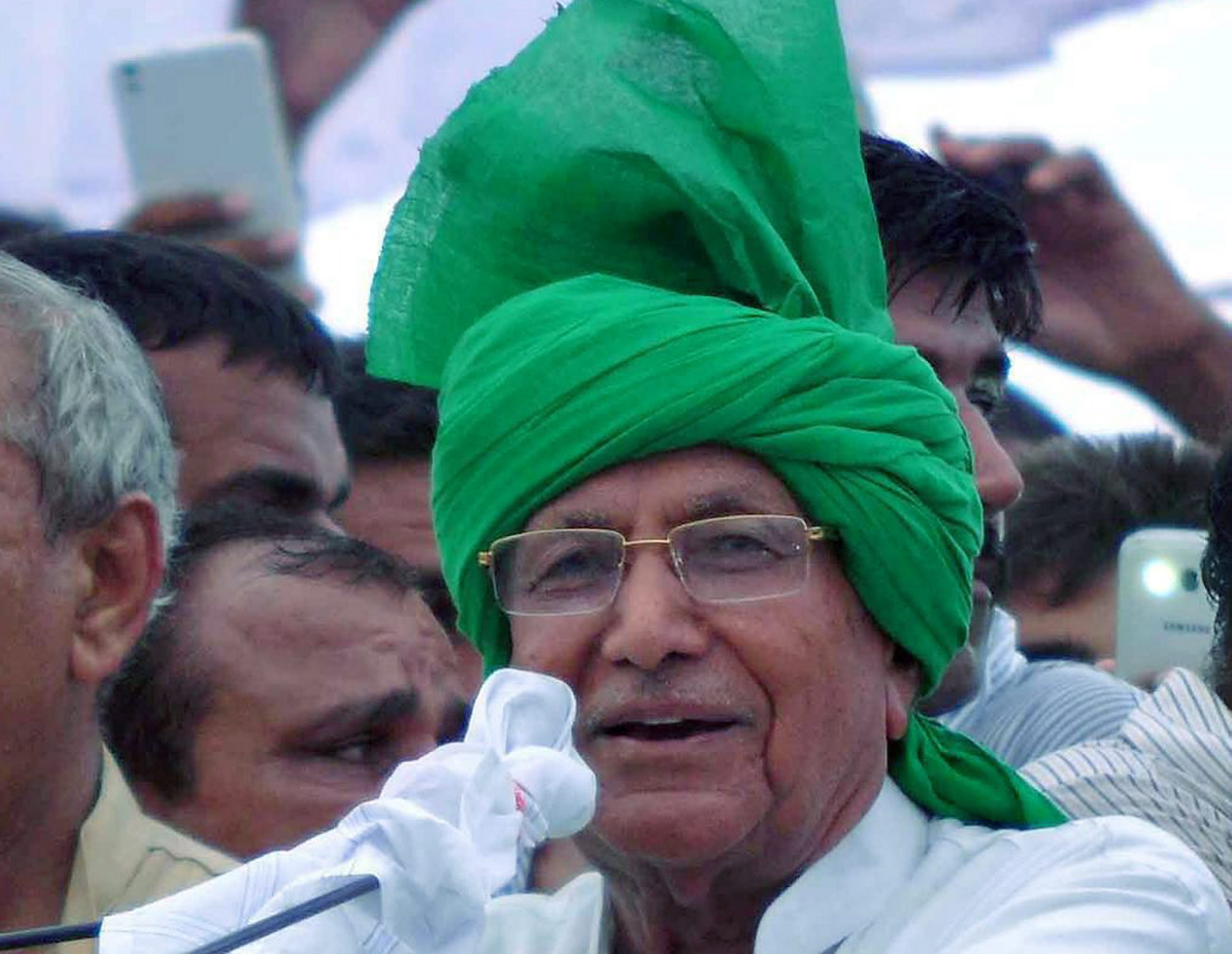 https://salarnews.in/public/uploads/images/newsimages/maannewsimage20122024_164846_Chautala.jpg