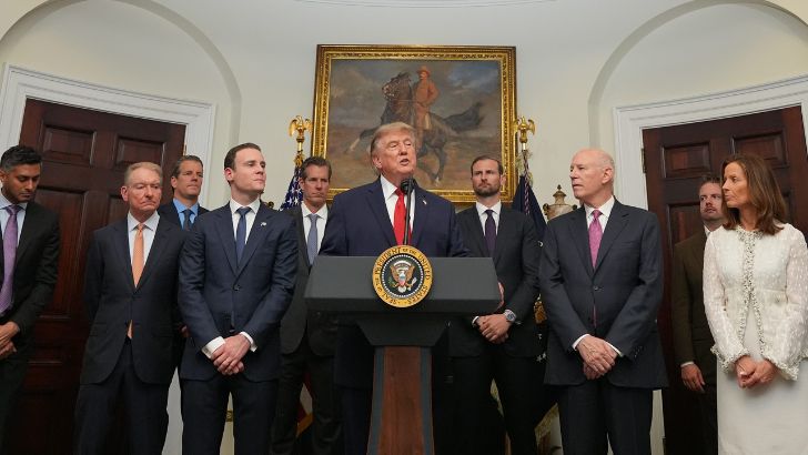https://salarnews.in/public/uploads/images/newsimages/maannewsimage21082026_180718_trump.jpg