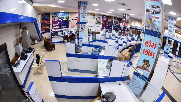 https://salarnews.in/public/uploads/images/newsimages/maannewsimage21102026_175247_SBI.jpg