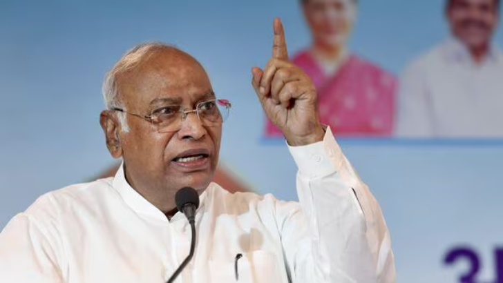 https://salarnews.in/public/uploads/images/newsimages/maannewsimage21122025_233159_Mallikarjunkharge.png