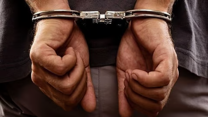 https://salarnews.in/public/uploads/images/newsimages/maannewsimage25042025_125038_maannewsimage23042025_161440_arrest2.png