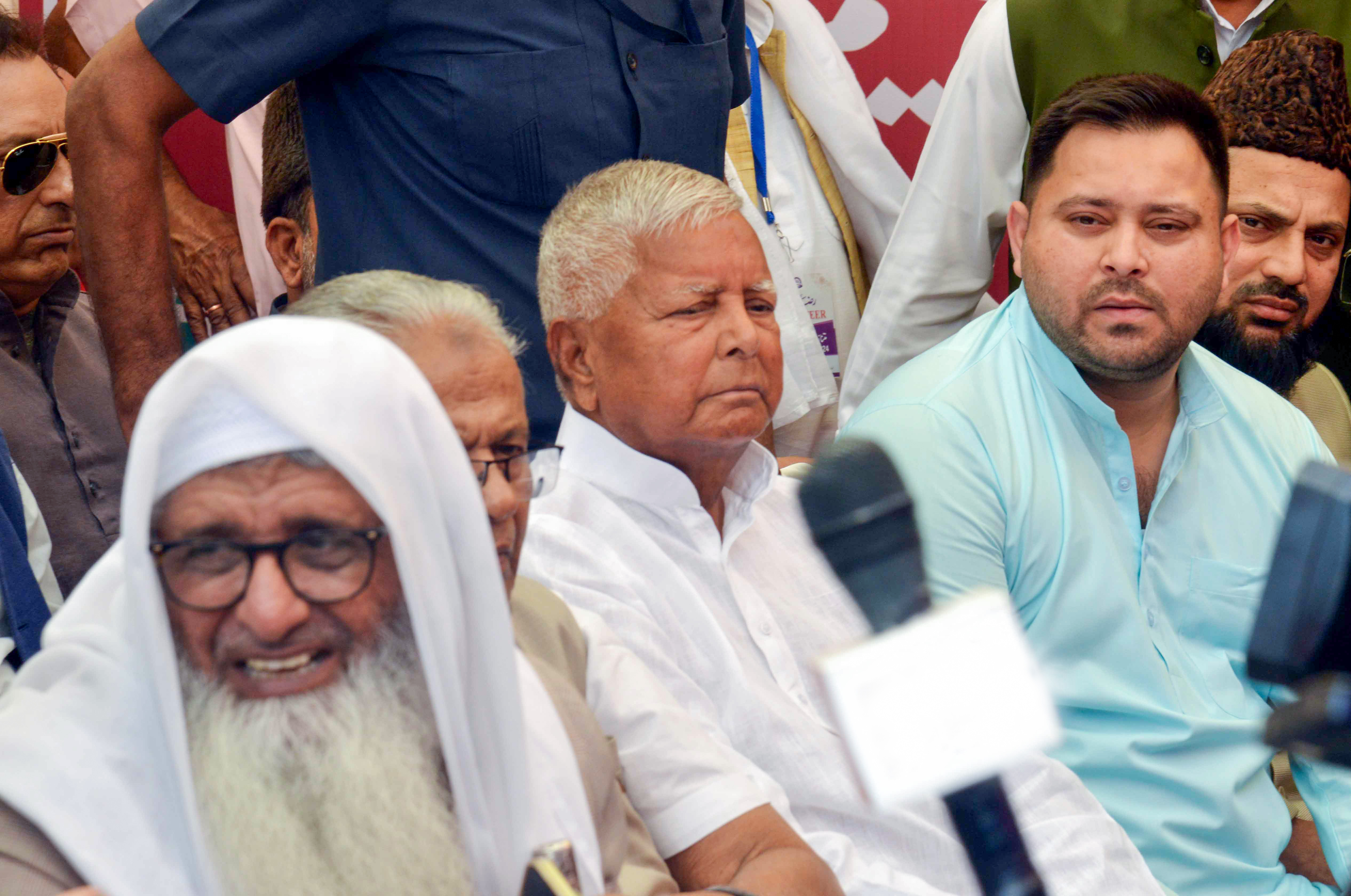 https://salarnews.in/public/uploads/images/newsimages/maannewsimage25052025_155428_20250326126L.jpg