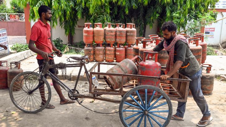 https://salarnews.in/public/uploads/images/newsimages/maannewsimage25062026_202914_LPG.jpg