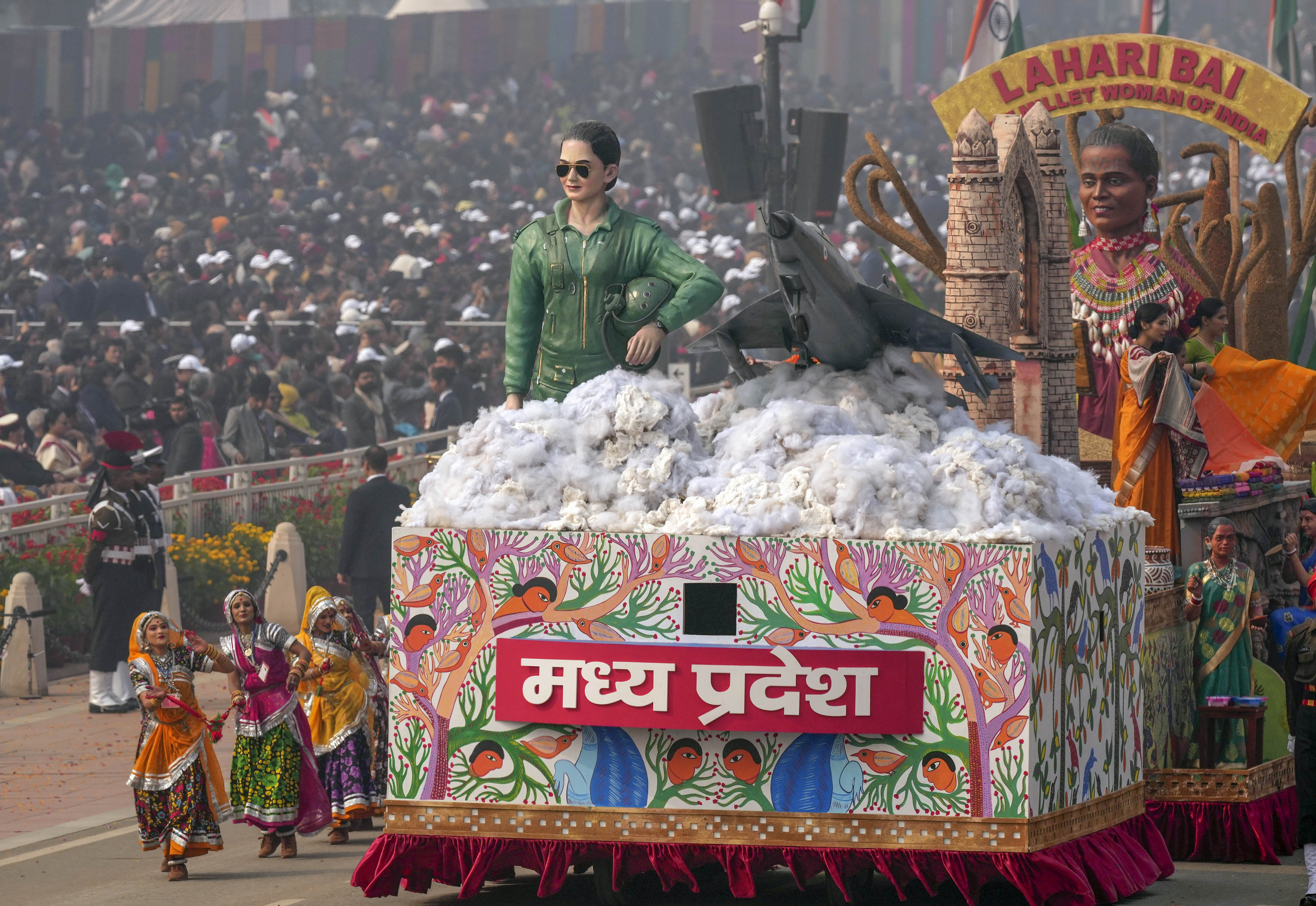 https://salarnews.in/public/uploads/images/newsimages/maannewsimage26012024_150016_republic_day_parade_delhi3.jpg