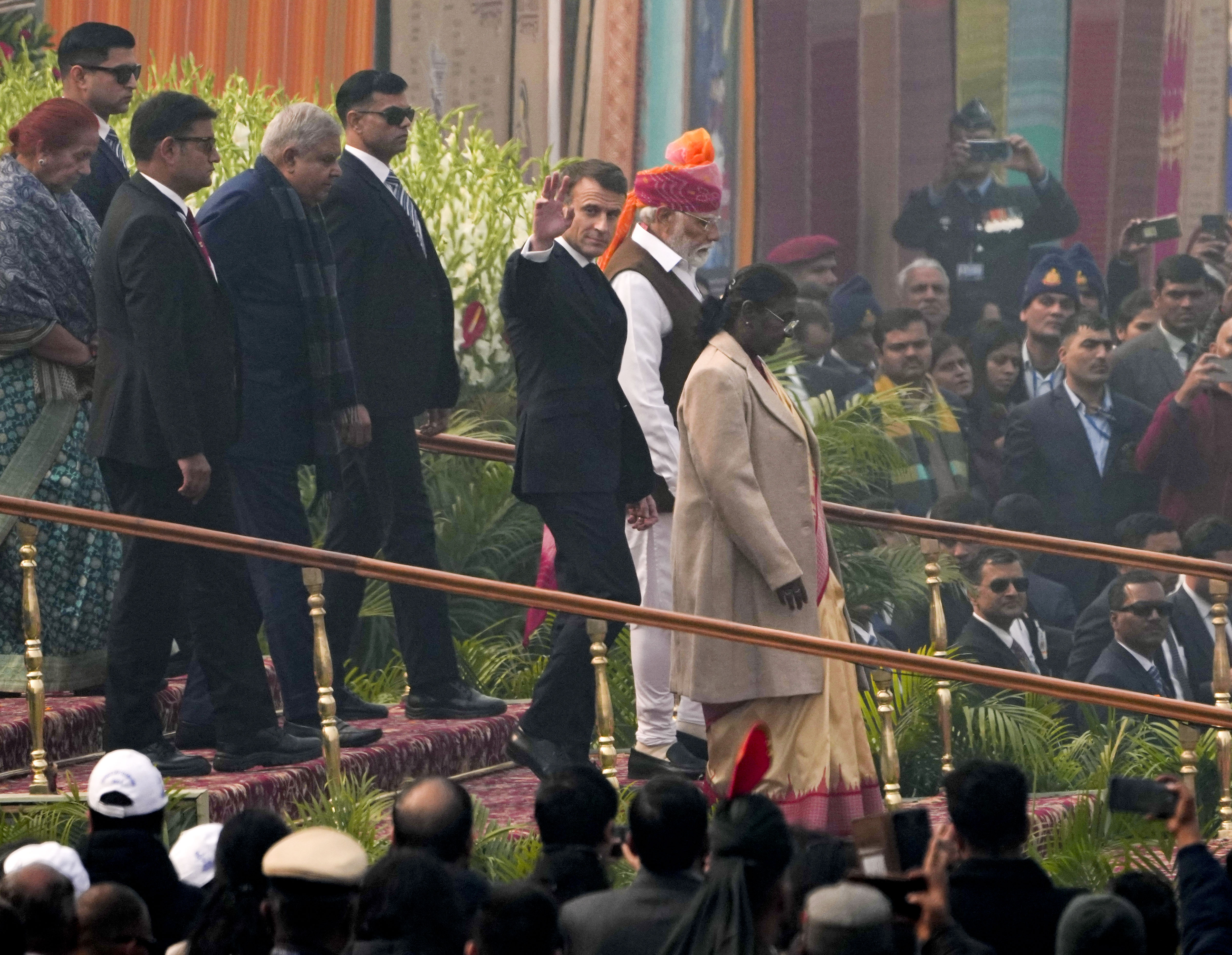 https://salarnews.in/public/uploads/images/newsimages/maannewsimage26012024_150016_republic_day_parade_delhi5.jpg