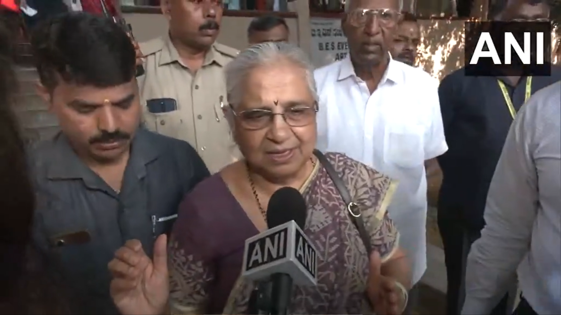 https://salarnews.in/public/uploads/images/newsimages/maannewsimage26042024_095440_LS_polls_sudhamurthy.png