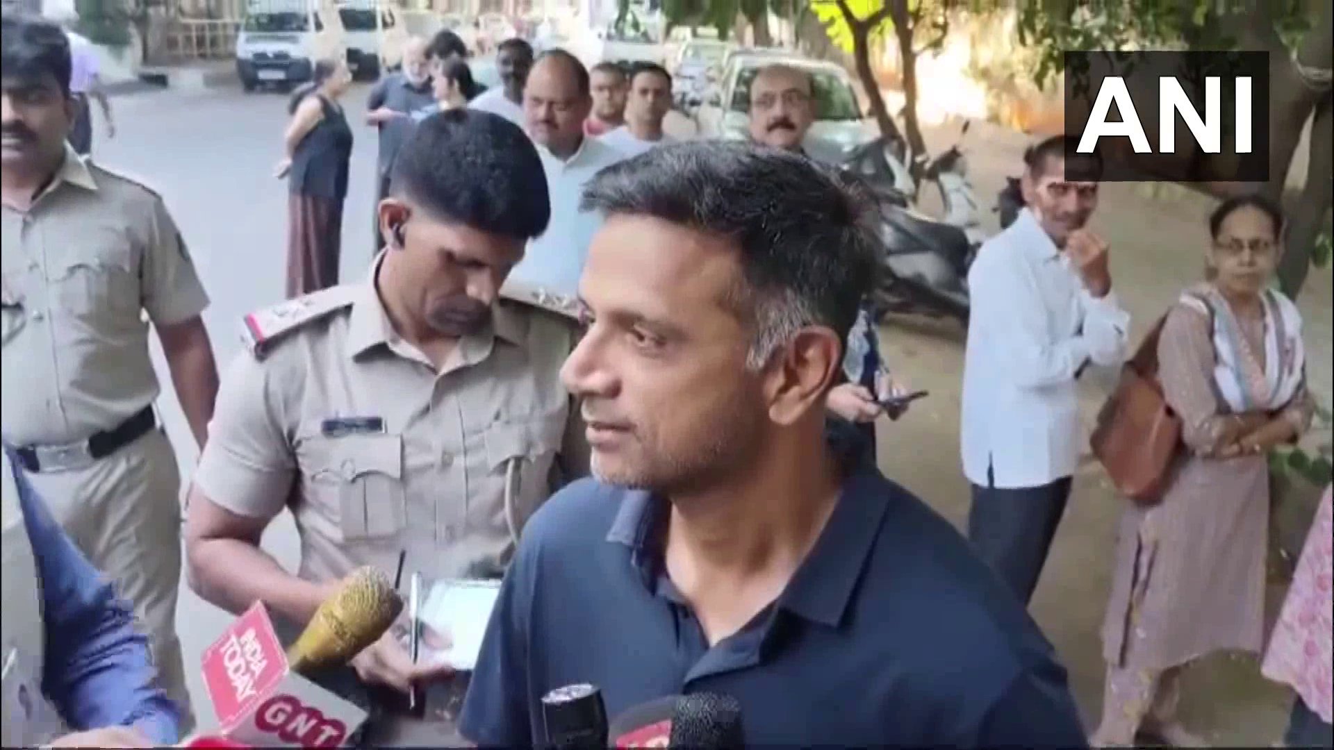 https://salarnews.in/public/uploads/images/newsimages/maannewsimage26042024_095440_lspolls_rahuldravid.jpeg