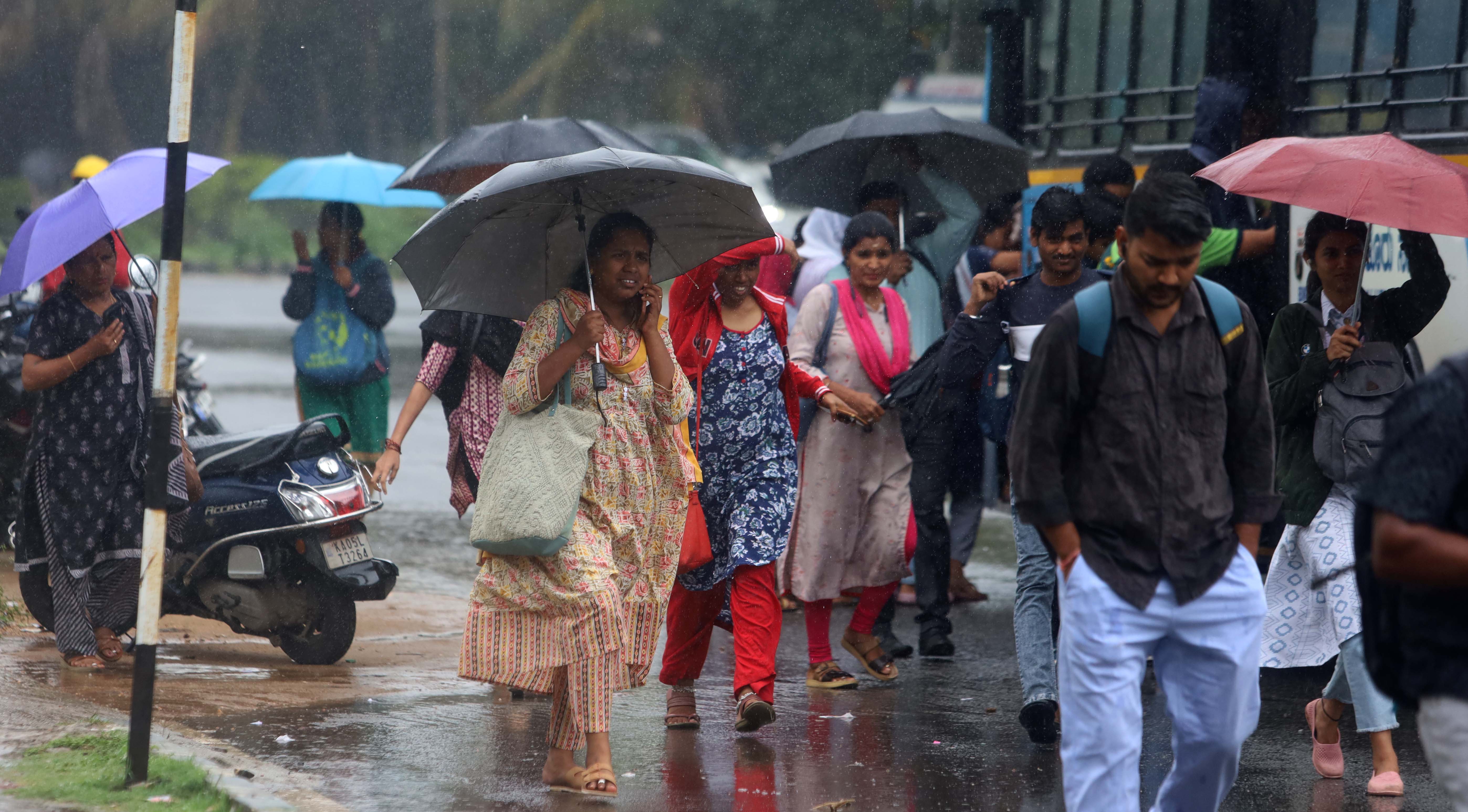 https://salarnews.in/public/uploads/images/newsimages/maannewsimage26052025_230529_RAIN-3.jpg