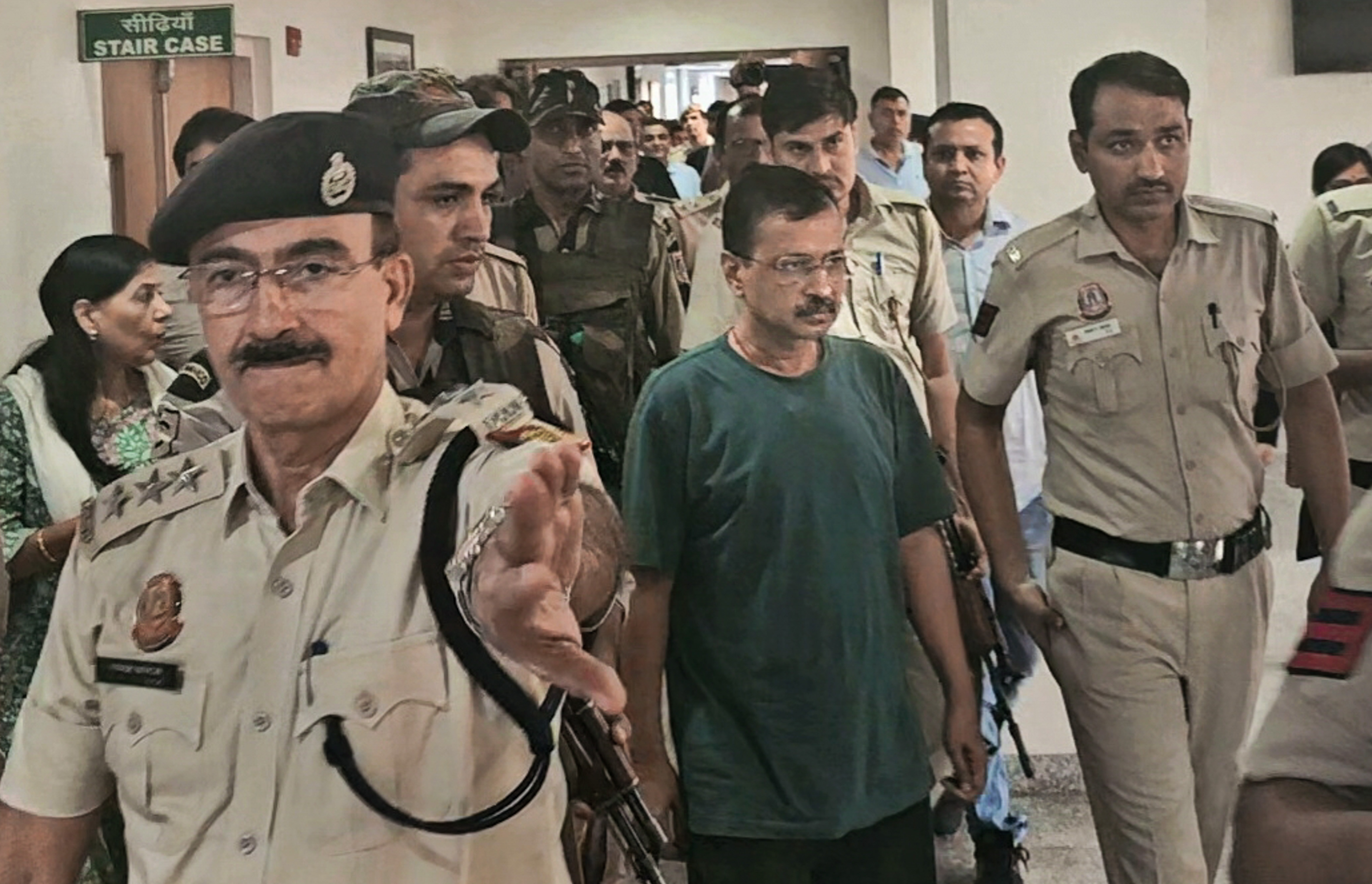 https://salarnews.in/public/uploads/images/newsimages/maannewsimage26062024_165719_kejriwal.jpg