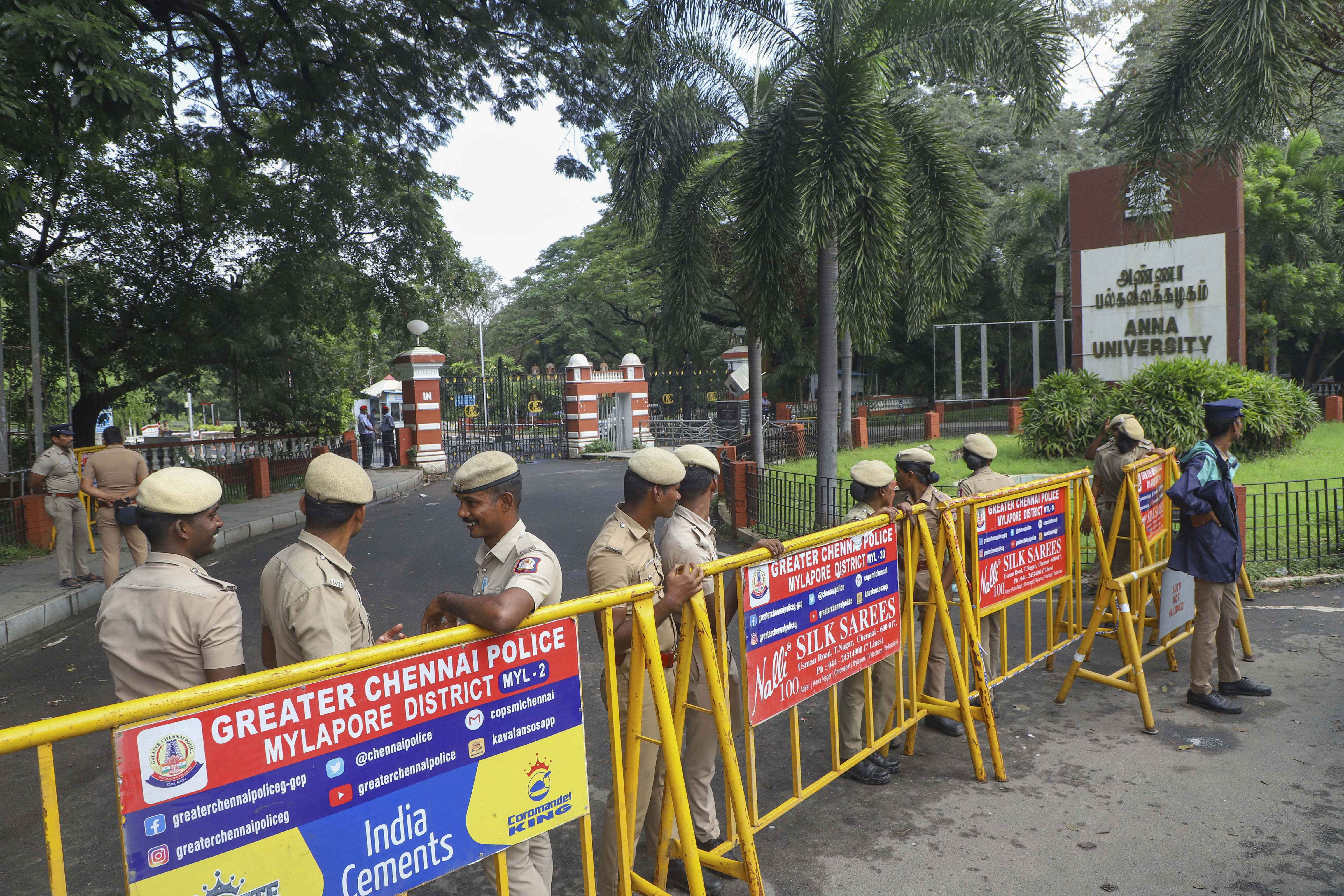 https://salarnews.in/public/uploads/images/newsimages/maannewsimage26122024_194602_anna_university1.jpg